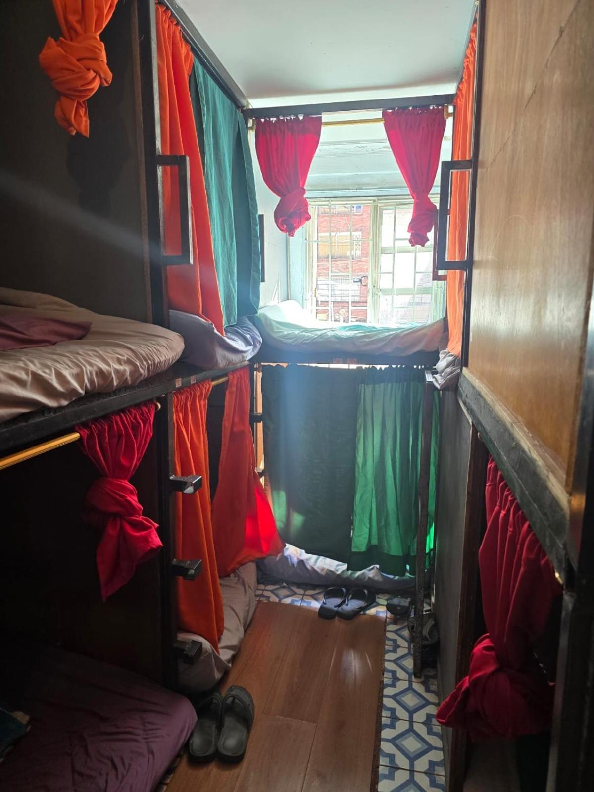 Portelli Hostal Zona G- Para Extranjeros Bogotá Kültér fotó